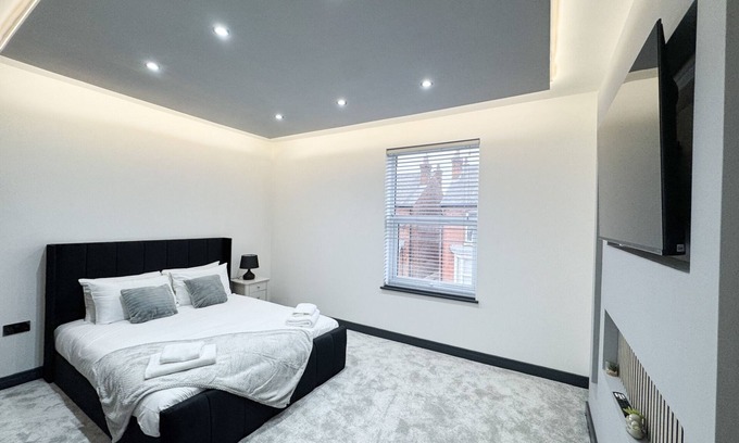 Boston House | Miles House - 3 Bedroom Luxury House