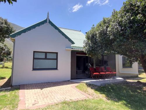 Betty's Bay House | Milkwood Cottage