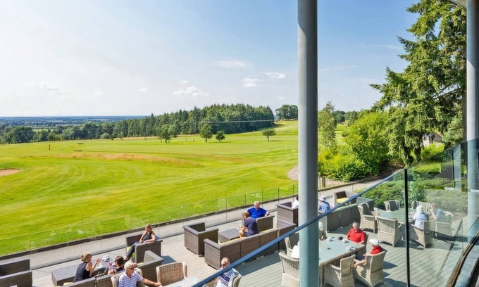 Pocklington Ski Chalet | Millington Deluxe Lodge