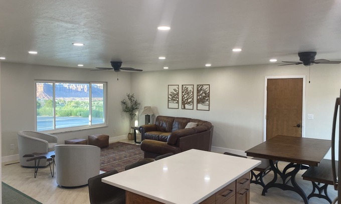 Teasdale House | Million Dollar Views at the Hill top home