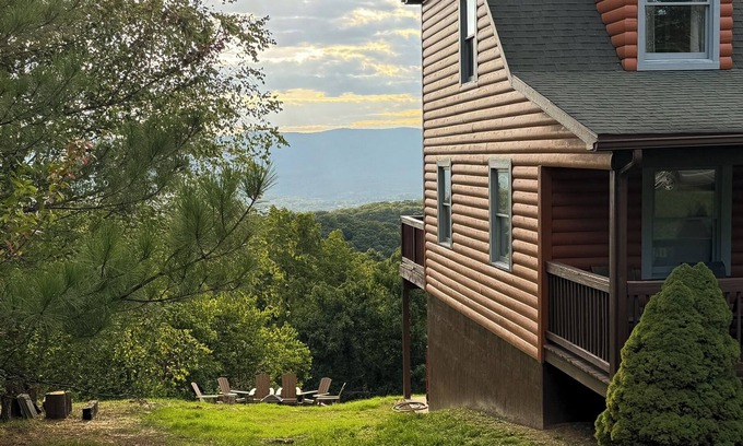 Rileyville Cabin | Million Dollar Views. Peaceful Solitude. Rustic cabin. 90 minutes from DC.