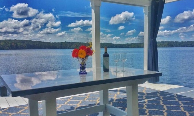Winchester House | Million Dollar Views: Lakefront, Dock, Kayaks+More