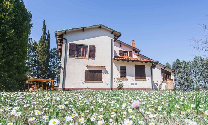 Guardistallo House | Mills 6, a well-equipped family home with a large garden