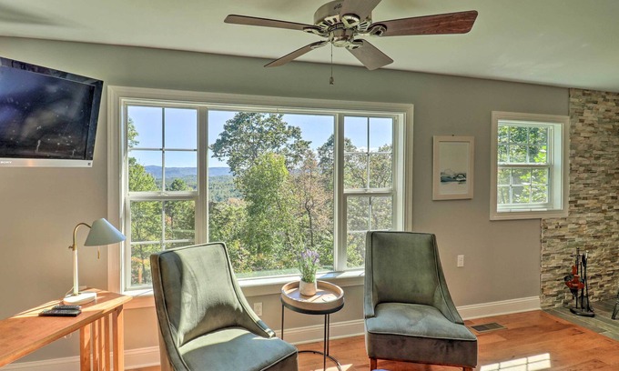 Mills River House | Mills River Forest Home w/ Deck & Mountain View!
