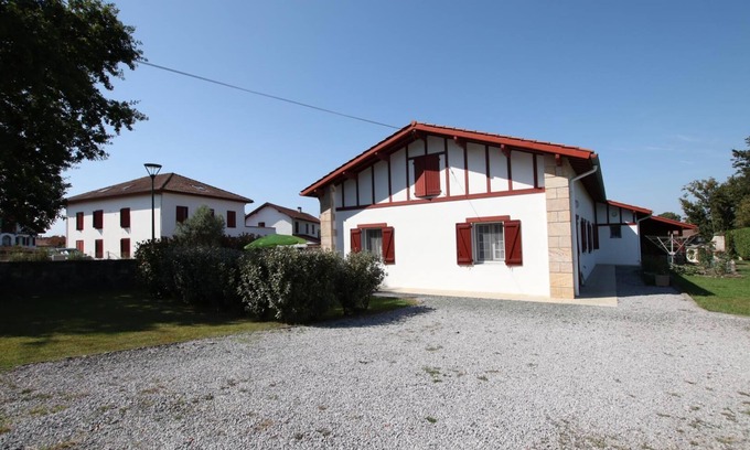 Larressore House | Mindeyan - Larressore