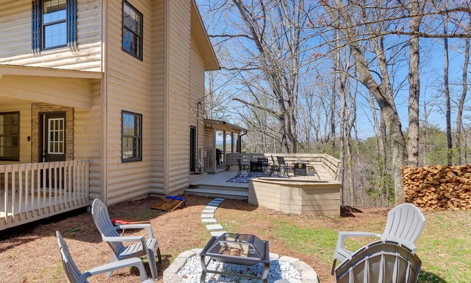 Williamstown Cabin | Mineral Bluff Vacation Rental w/ Mountain Views!