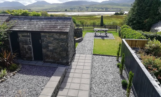 Trawsfynydd Cottage | MINFFORDD, family friendly, character holiday cottage in Trawsfynydd