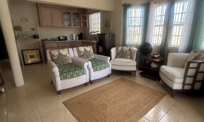 Inch Marlowe Apartment | Minimal Chic Beach Apartment