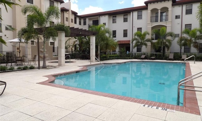 Dixie Belle Condo | Minimum1 month, 2 Bed, 1 bath resort style +pools ,for Desney/Orlando