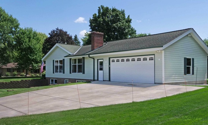Golden Valley Apartment | Minneapolis Area Apartment, 8 Mi to Downtown!