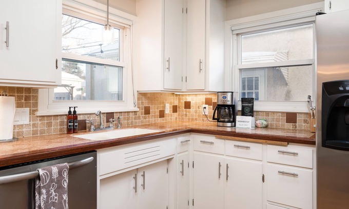 Fulton House | MINNeSTAY* Beard Avenue Bungalow |