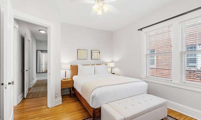 Ecco House | MINNeSTAY* Calhoun Cove