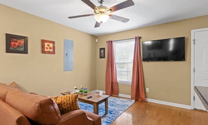 Missionary Ridge House | Mins to Downtown! Deck & Firepit - Elmwood Retreat