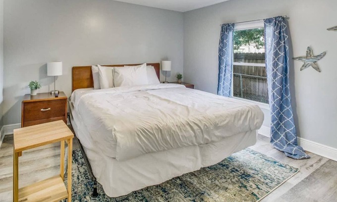 West Pensacola House | Mins to Downtown & the Beach! Myrtle Main-House