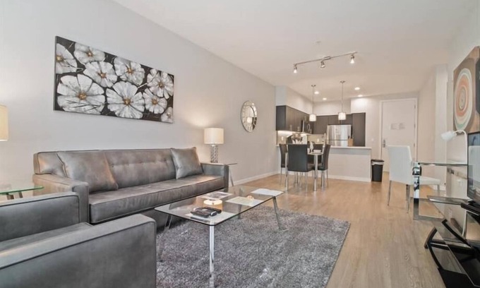University City Apartment | Mins to La Jolla Cove | Yoga w/Outdoor Studio | University City