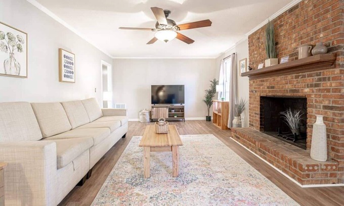 Irmo House | Mins to Lake Murray & Downtown! Serene on Sonning
