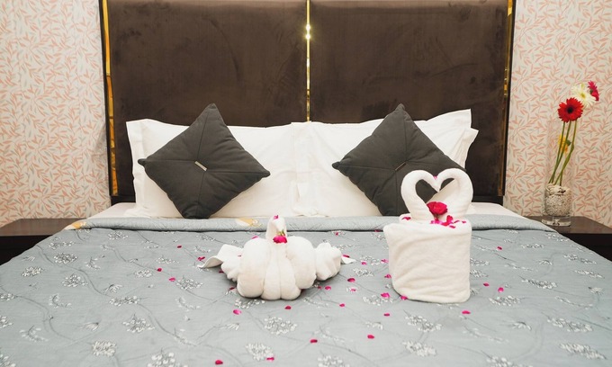 Chittaranjan Hotel | Mintstar Apartment And Suites, Chittaranjan Park