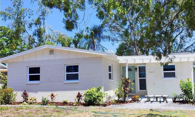 Largo House | Minutes away from Clearwater beach