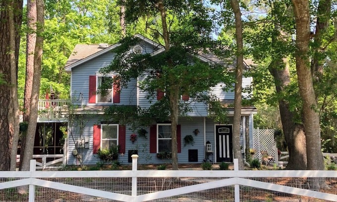 Savannah Apartment | Minutes Away Tybee Beach & Historic Downtown-2BR/1BA-Pet OK