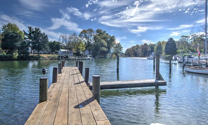 St. Michaels House | Minutes from Downtown St. Michaels | Private Dock | Kayaks Bikes | Pet Friendly
