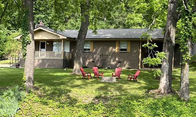 Proctor House | Minutes from the Illinois River, Welcome to Native Springs!