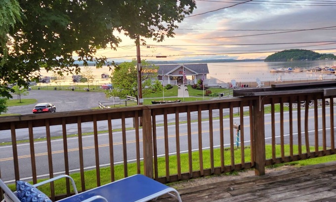 Saratoga Springs House | Minutes to downtown, right on the lake. Pet friendly home, sleeps 10 with views!