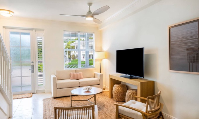 Islamorada Villa | Minutes to Library Beach Park! Onsite Parking & Outdoor Swimming Pool