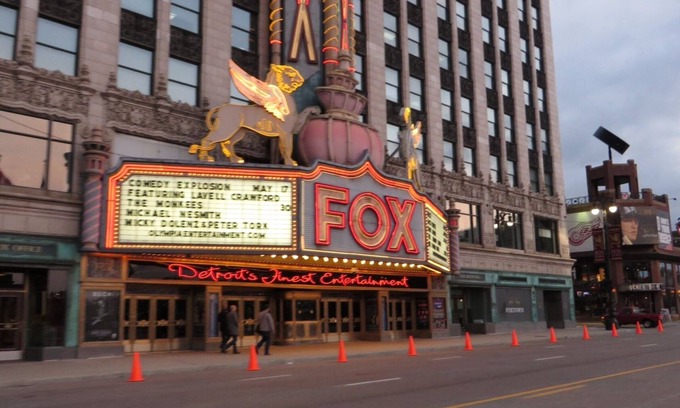 Southfield Hotel | Minutes to Marvin’s Marvelous Mechanical Museum! Private Kitchen, Free Parking