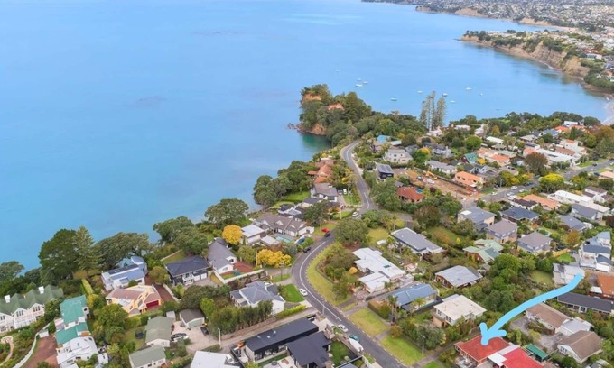 Torbay House | Minutes walk to 2 beaches. No cleaning fees. 7th night free on longer stays.