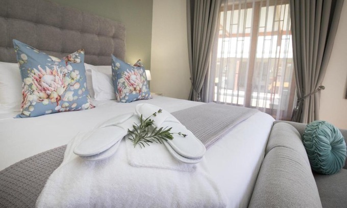 Montagu House | Mirihof Retreat and Olive Estate