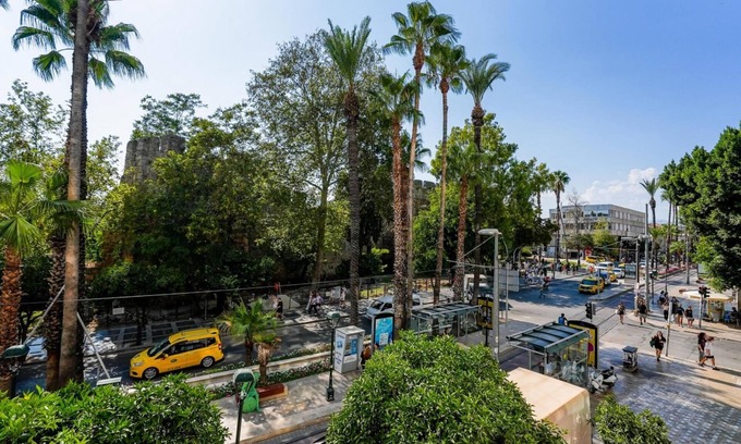 Kaleici Apartment | Missafir Modern Flat near Hadrian's Gate