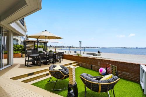 Crown Point Apartment | Mission Bay Luxe Bayfront Retreat on the Water