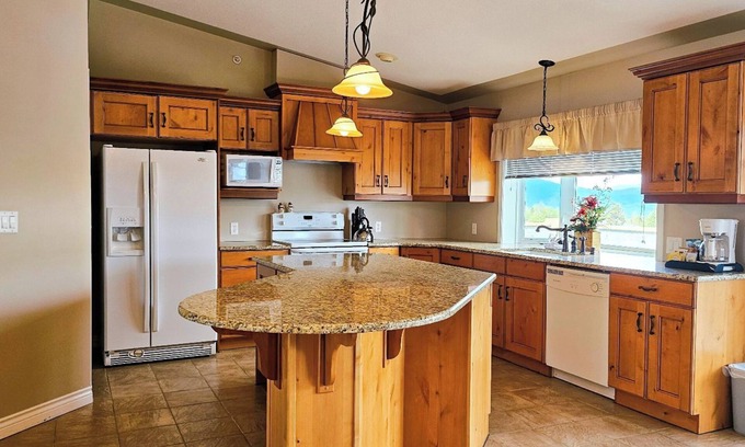 Grande Cache Hotel | Misty Mountain Inn and Suites