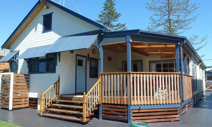 South West Rocks Cottage | Misty's Beachside Cottage - walk to the beach