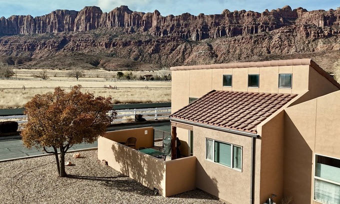 Moab South Valley House | Moab Rim Views! I Garage I Pool & Hot Tub I Pet Friendly I Trailer Parking