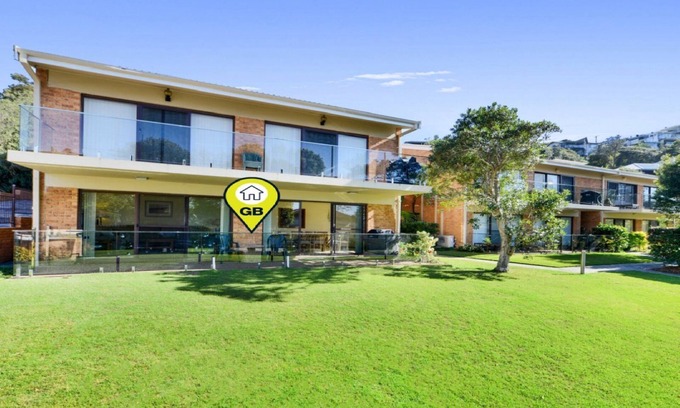 Avoca Beach Apartment | Moana 3 - Flat Walk to Beach, Shops, and Cafes