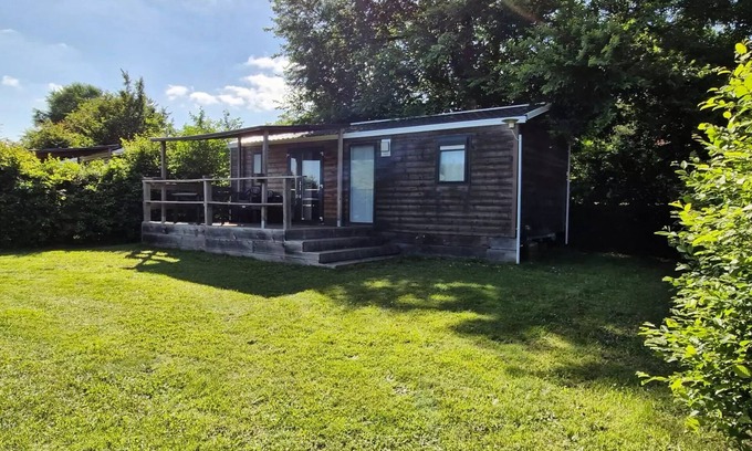 Pressignac House | Mobil-Home Limousin Comfort 30m2 Seeblick (3K-6pers)+überdachte Terrasse+TV 6 Personen