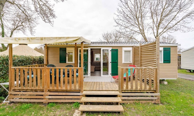 Saint-Georges-de-Didonne RV Rental | Mobile Home 'O Petit Lieu' with Shared Pool, Wi-Fi and Air Conditioning