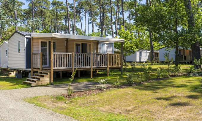 Seignosse RV Rental | Mobile Home 'Camping Les Oyats' with Shared Pool, Private Terrace and Private Garden