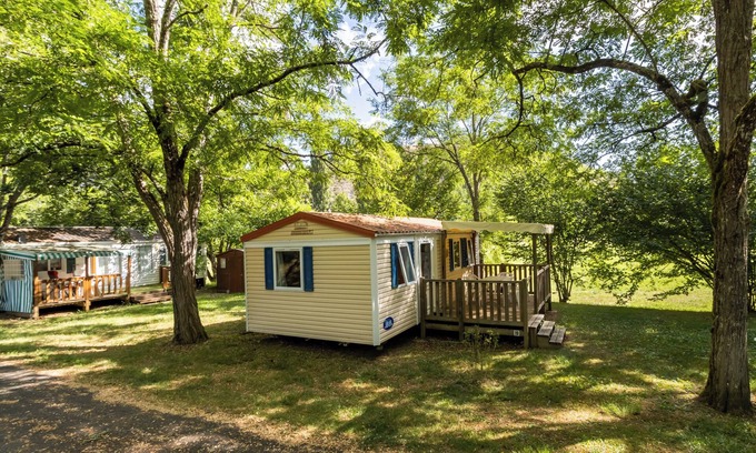Saint-Pompont House | Mobile Home 'La Clairière' with Shared Pool, Private Terrace and Wi-Fi
