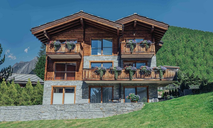 Zermatt Apartment | moderen apartment, right on the slopes, Pets welcome,