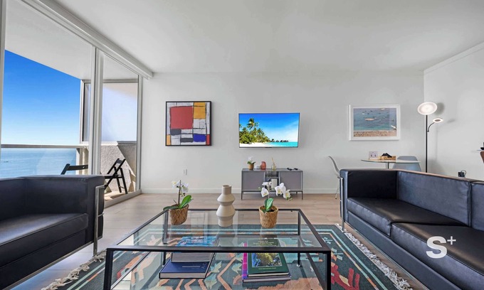 Coconut Grove Apartment | Modern 1-BD Arya Condo | Coconut Grove w/Pool & Parking