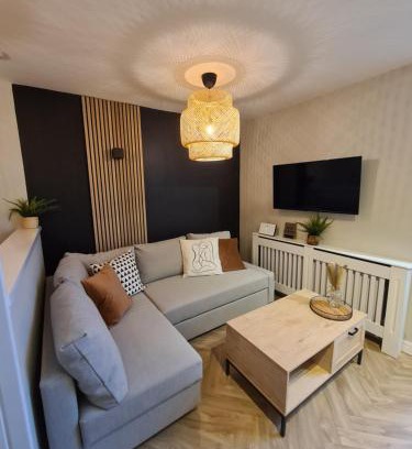 Crynant Apartment | Modern 1 bed apartment next to beach and golf course