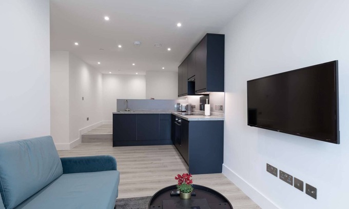 Stratford and New Town Apartment | Modern 1-Bedroom Stay in Stratford | Ideal for Business or Leisure