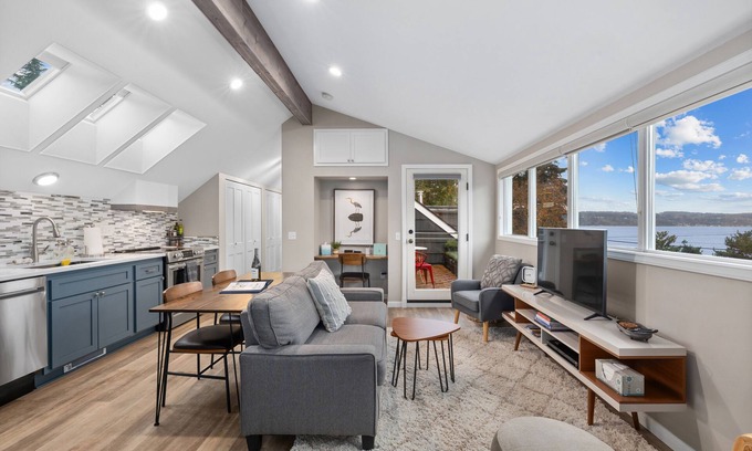 Mukilteo Apartment | Modern 1 BR apt in Old Town w/view. Walk to beach.