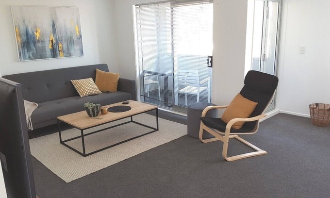 Woolston Apartment | Modern 1BR Apartment near Sumner Beach