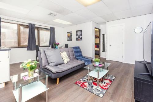 Centretown West Hotel | Modern 1BR Condo - Chinatown Near Little Italy