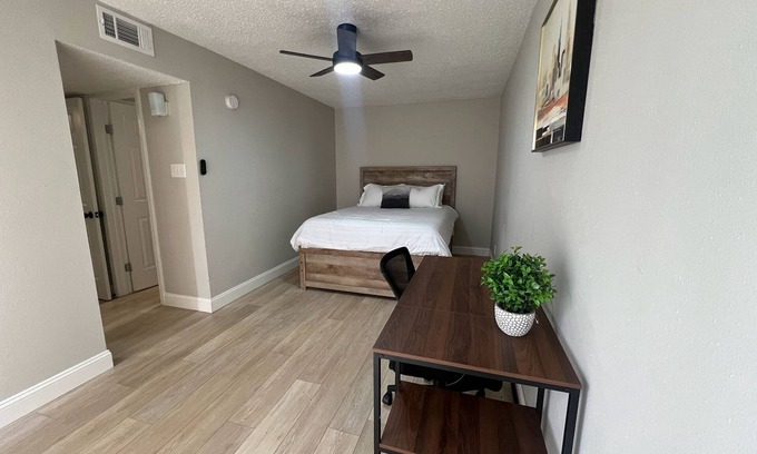 Oaks Historic District Apartment | Modern 1BR Peaceful Stay