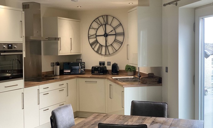 Richmond Apartment | Modern 1st floor apartment in Richmond