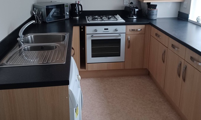Heaton Apartment | Modern 2 bed flat near Newcastle City Centre with private parking